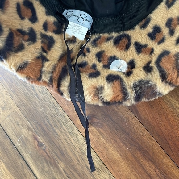 Jessica Simpson Women’s Adjustable-Fit Faux Fur Bucket Hat Leopard - Picture 5 of 7
